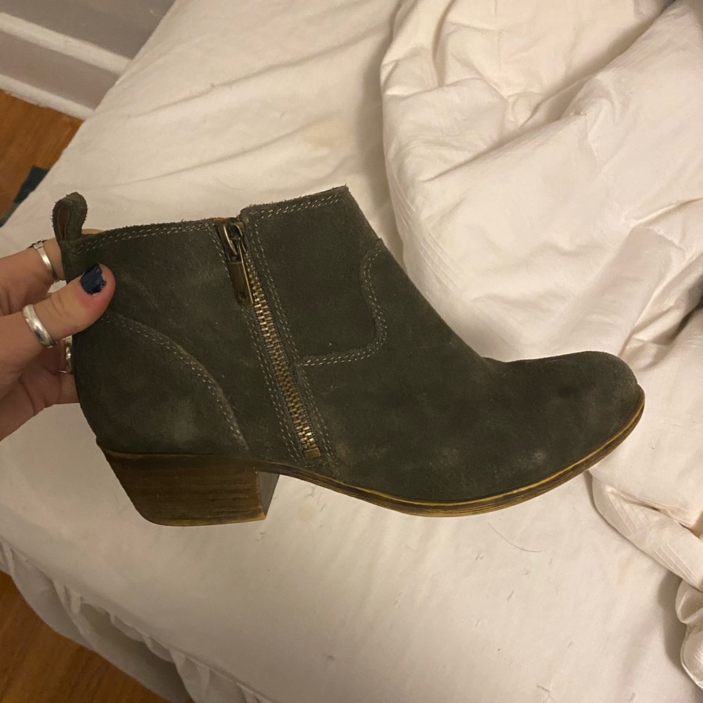 LUCKY BRAND SHORT OLIVE GREEN BOOTS